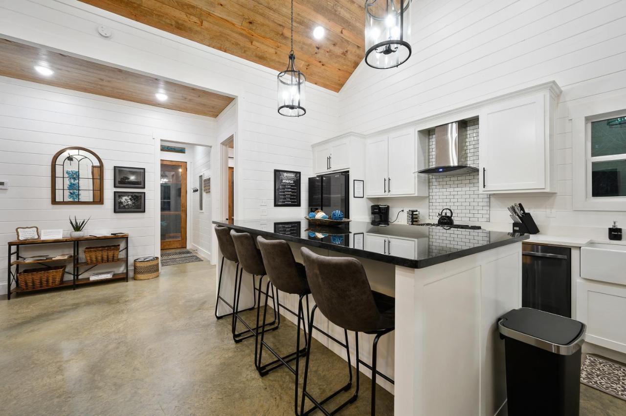 Bella Luna Cabin - Cozy Farmhouse Cabin, Private Deck, Swing Set, Fire Pit, Hot Tub Βίλα Broken Bow Εξωτερικό φωτογραφία